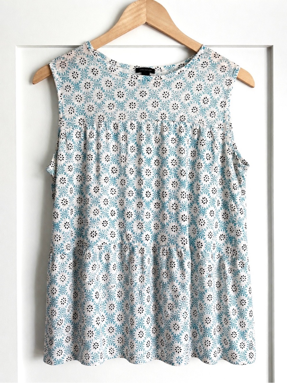 Ann Taylor 100% Linen Sleeveless Peplum Top Medium Blue White Flowy
